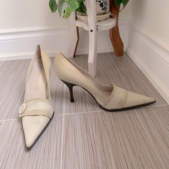 Vintage fabric pumps with button detail - Picture 2 of 6